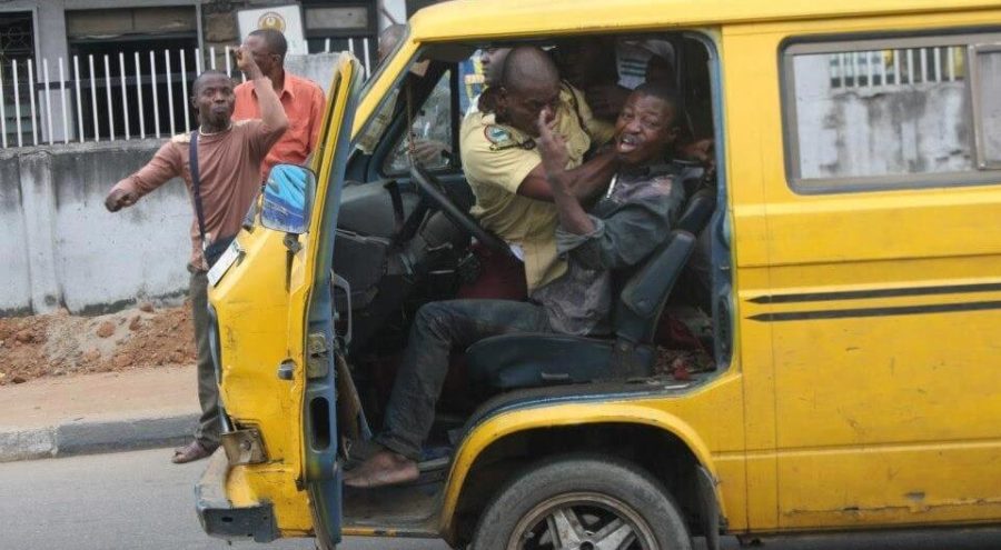 LASTMA Official strugles with driver in Lagos State 1