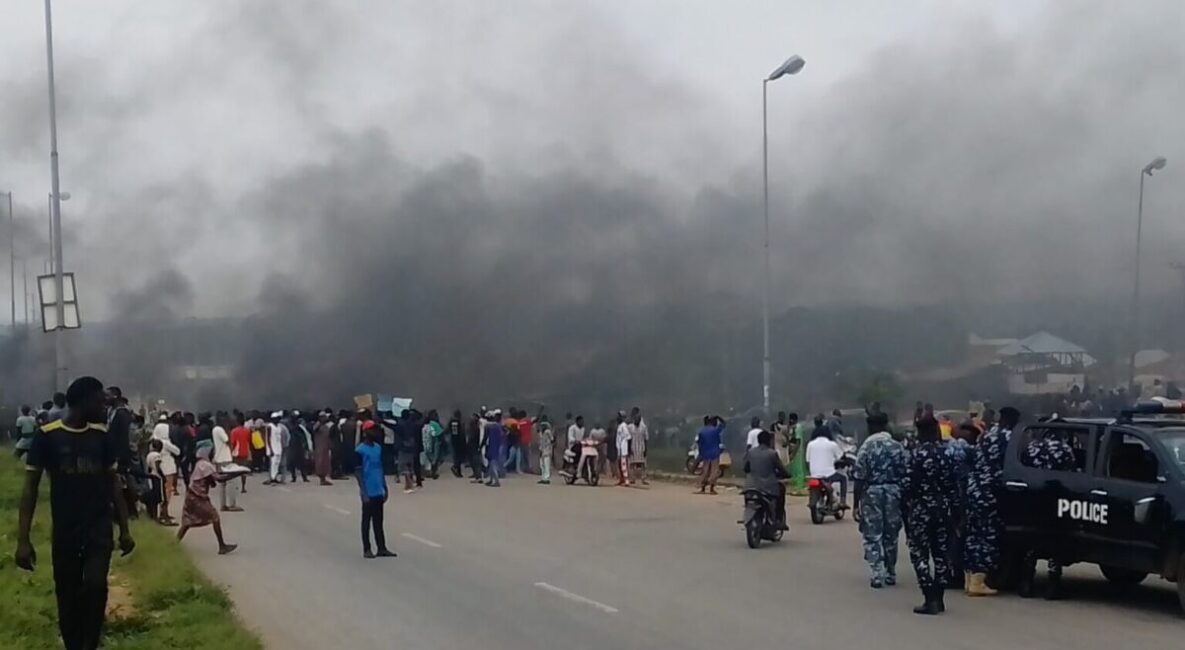 Protesters Threaten To Beat Motorists Block Keffi 1 scaled