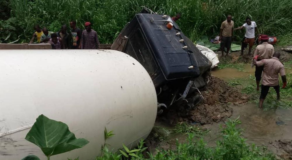 17 Trapped As Gas Truck Bus Plunge Into Osun River