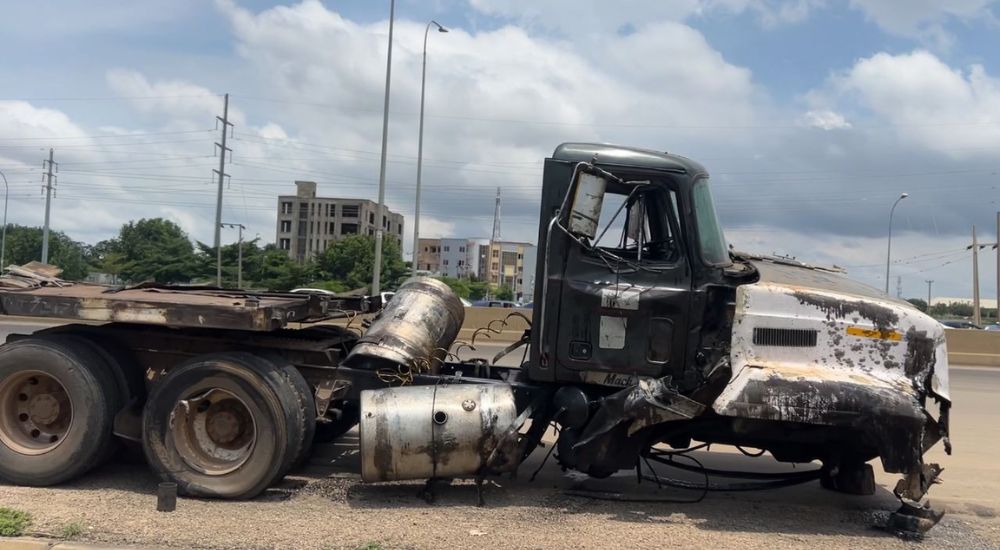 Fallen Trailer Causes Gridlock Along Lugbe Airport Road