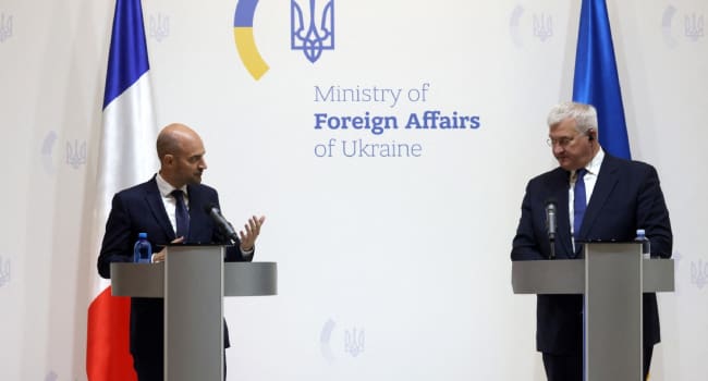 French Minister for Europe and Foreign Affairs Jean Noel Barrot L and Ukrainian Foreign Minister A.j