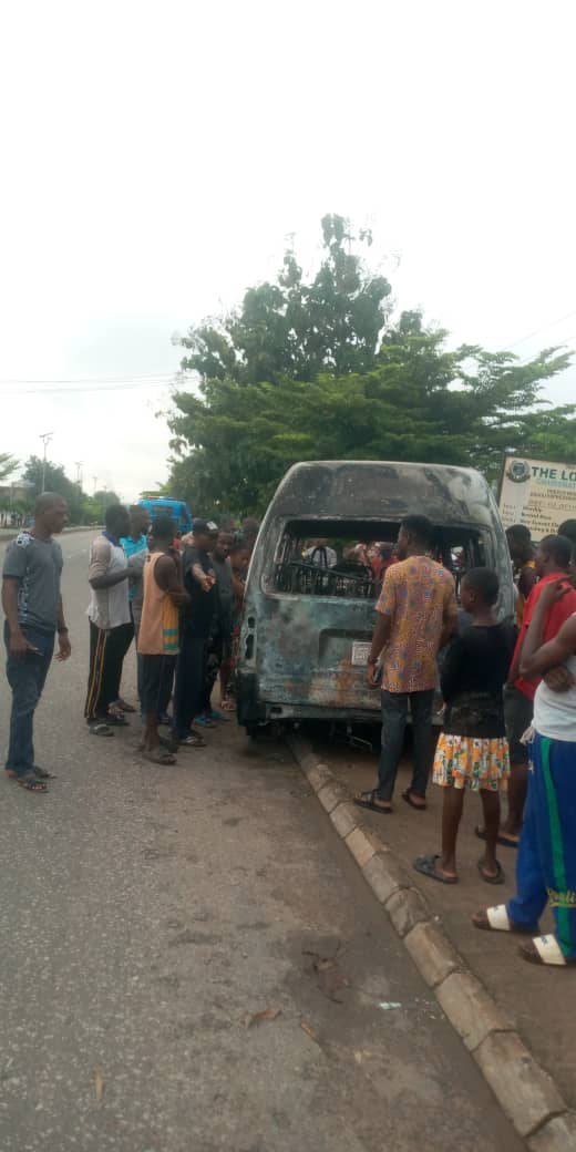 Breaking: 5 burnt to death, 7 hospitalised after auto crash along Enugu-Abakaliki expressway