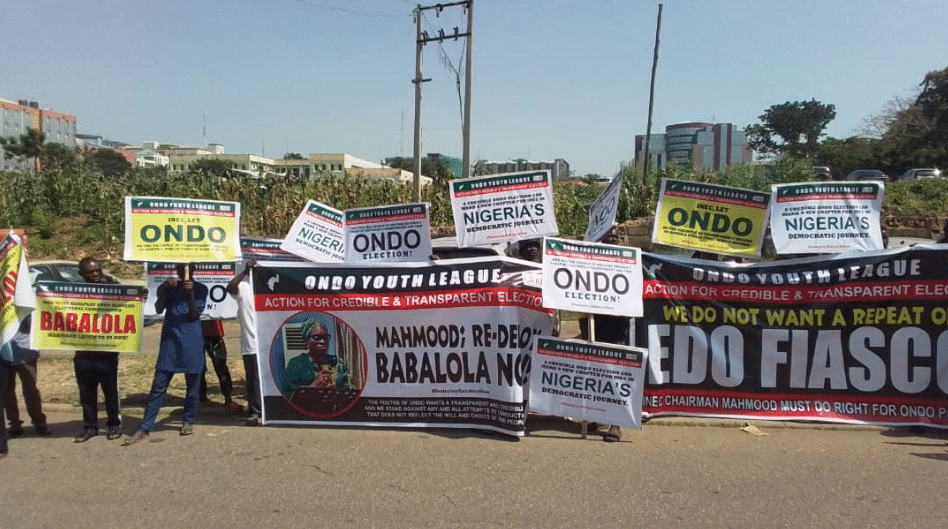 Protesters in Ondo INEC Office