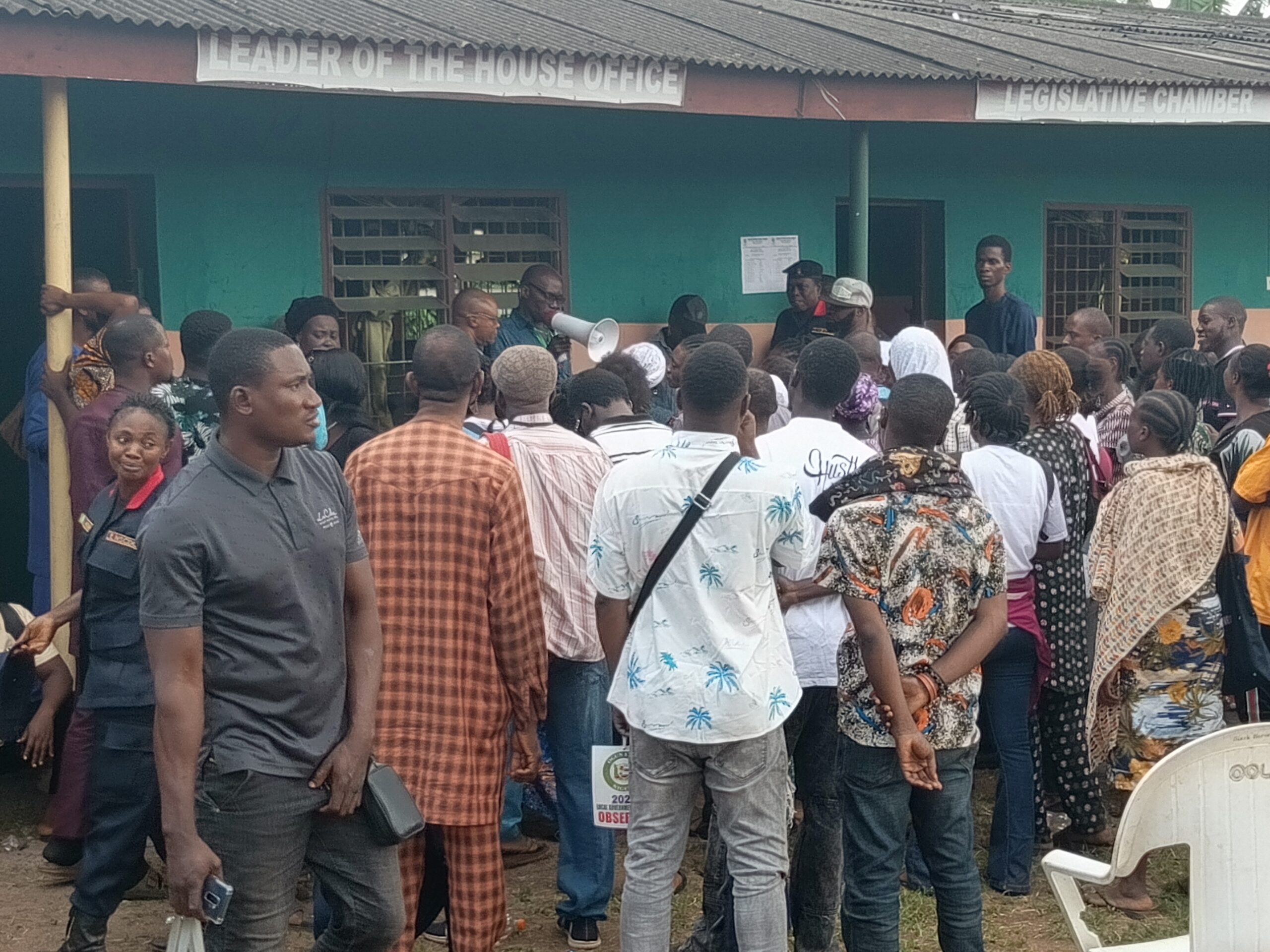 #LIVE: Electoral officers arrive late, polling units deserted in Ogun LG election