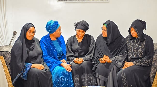 Remi Tinubu, others pay condolence visit to home of late COAS Lagbaja