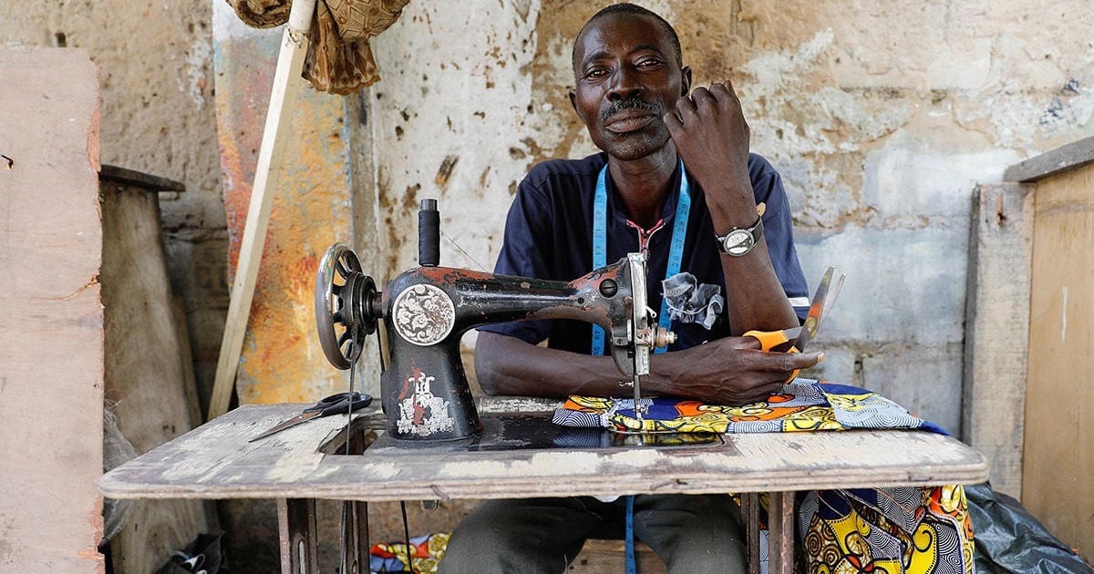 “By now you suppose get your tailor second number and his mama number too” – Man shares update against tailor disappointment during the festive period