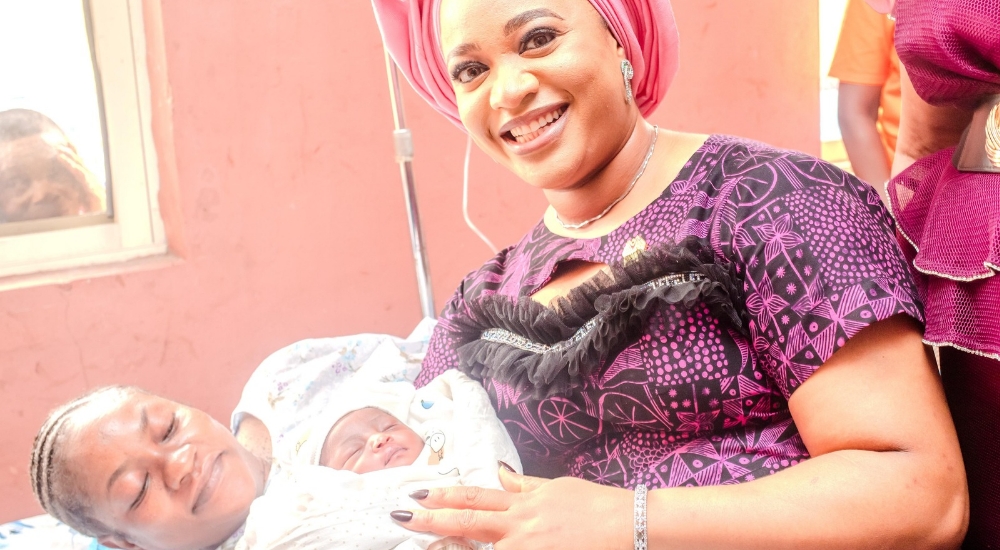 Akwa Ibom First Lady Designate Donates Gift Items, Cash to Christmas Day Baby