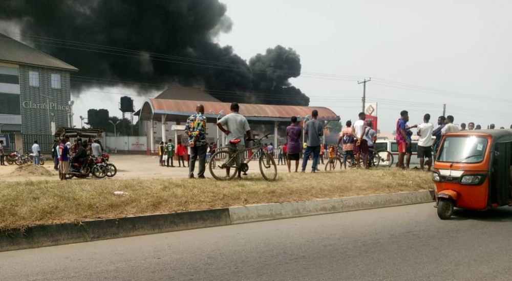 Thick black smoke billowing from the filling station 20241221 133922 0000