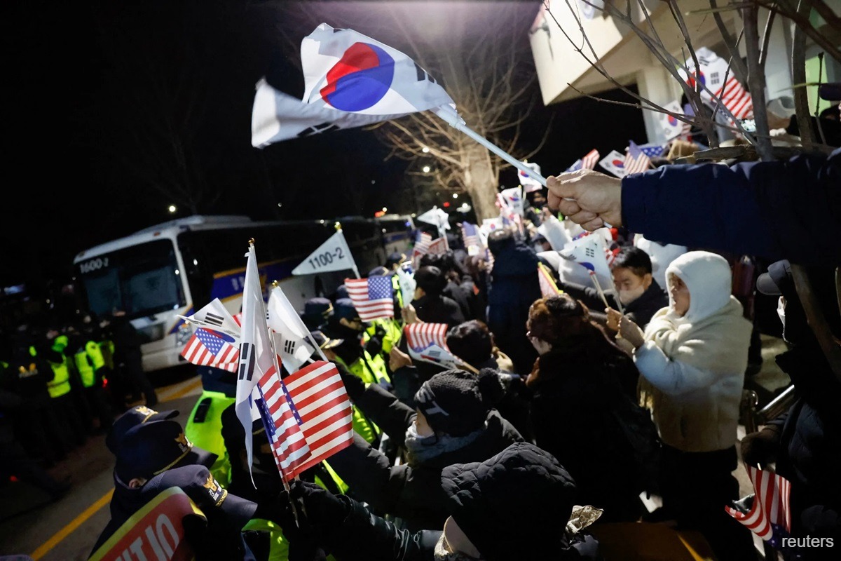 2025 01 19 Protesters storm South Korean court after it extends Yoon detention px Soo hyeon Kim APP