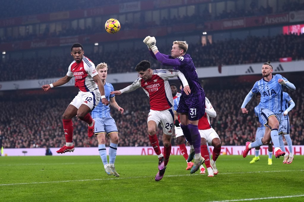 Arsenal Triumph in Derby, Close Gap on Premier League Table