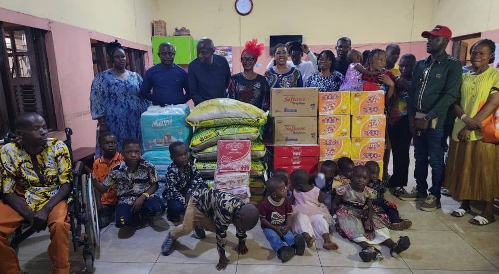 Abia First Lady Supports Orphanages With Cash Bags Of Rice 20250119 110054 0000