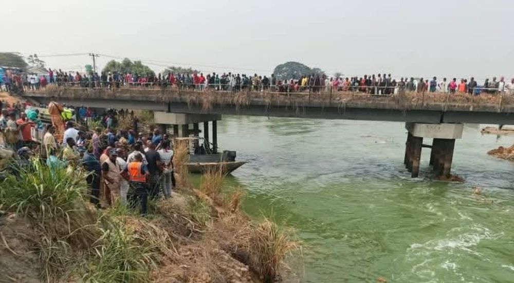 Rescue Efforts Intensify As Vehicle Plunges Into River In Rivers State 20250114 140708 0000