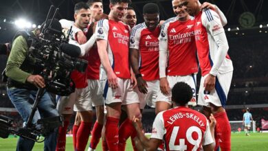 Arsenal players celebrate with Lewis Skelly after scoring against Man City 1080x630